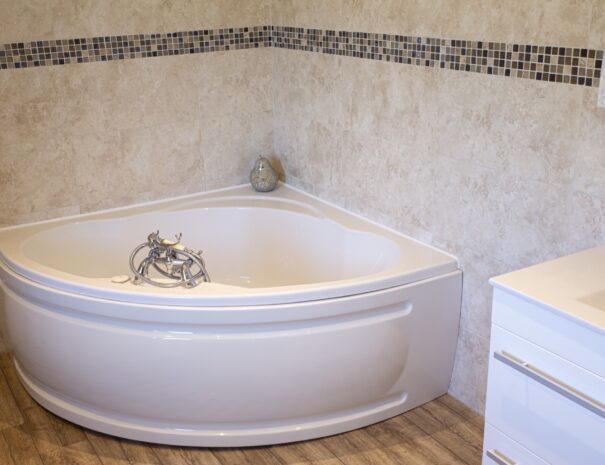 Large corner bath